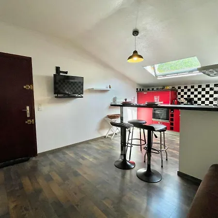 Apartment F2 Avec Clim A 300m De La - - Fr-1-61-616 *