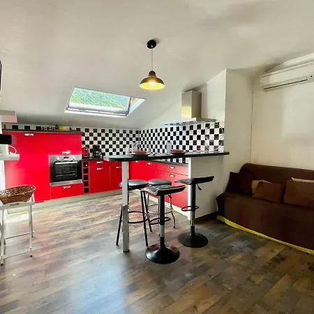 Apartment F2 Avec Clim A 300m De La - - Fr-1-61-616 *
